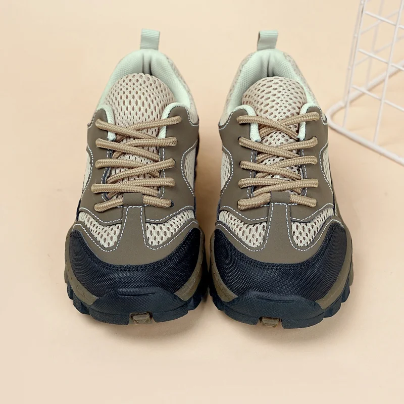 A pair of children's casual sports shoes suitable for all seasons. This lightweight and durable sports shoe is model MF-2358TTJ.
A pair of children's casual sports shoes suitable for all seasons. This lightweight and durable sports shoe is model MF-2358TTJ.