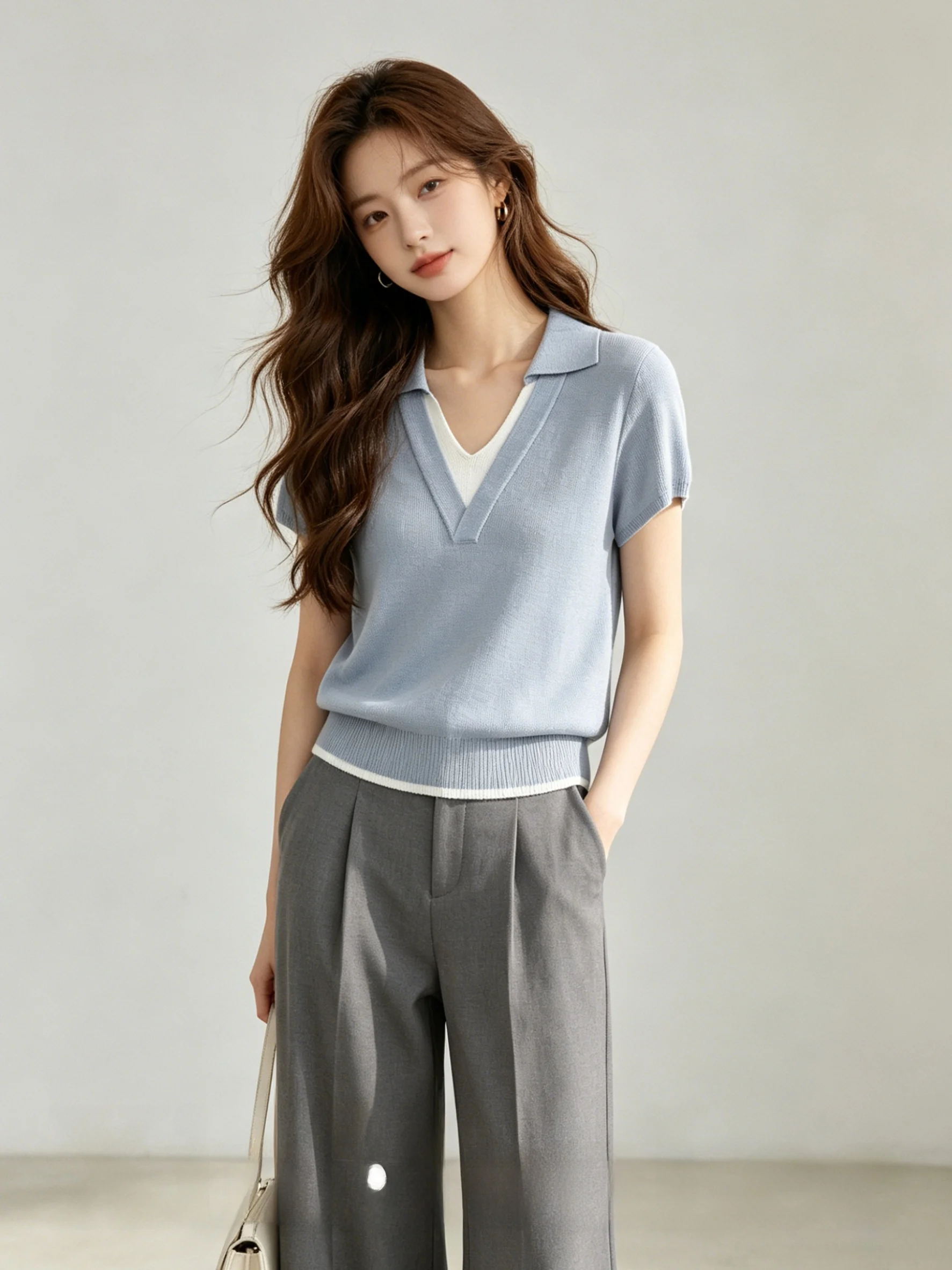 Breathable Skin-Friendly Korean Style Short Sleeve T-Shirt Women's Summer V-Neck Knitted Casual Simple Top for Daily Wear
Breathable Skin-Friendly Korean Style Short Sleeve T-Shirt Women's Summer V-Neck Knitted Casual Simple Top for Daily Wear