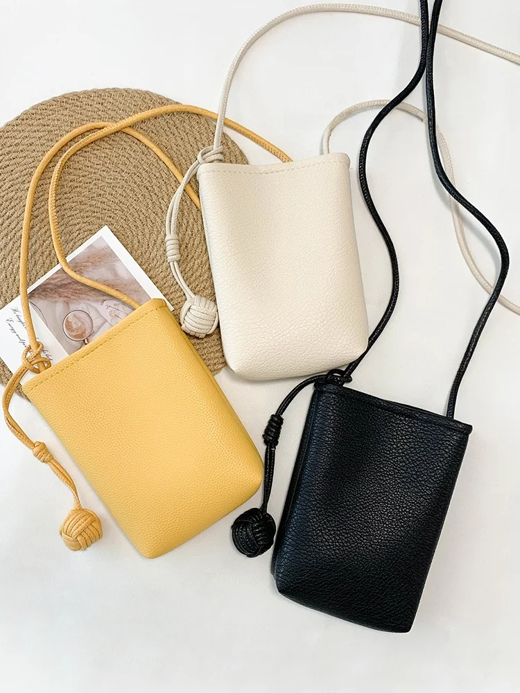 Легкая вертикальная сумка через плечо для женщин, новинка 2024, чехол для мобильного телефона Aron Sle, модный молодежный дизайн
Легкая вертикальная сумка через плечо для женщин, новинка 2024, чехол для мобильного телефона Aron Sle, модный молодежный дизайн