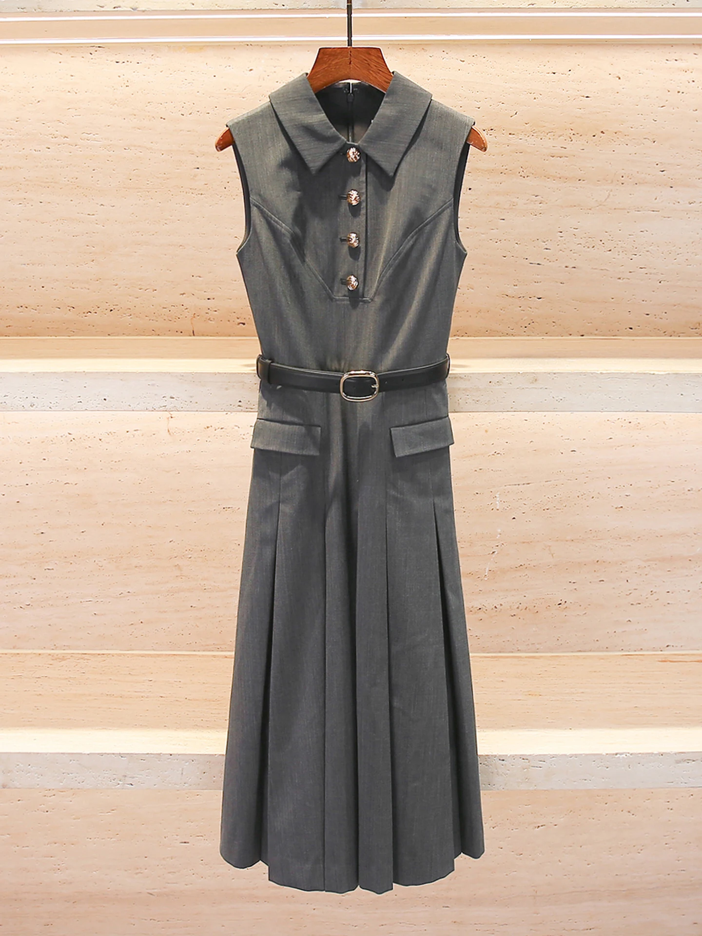 Summer Hepburn Style Sleeveless Pleated Vest Dress Women's High Waist Commute Style Midi Dress Back Zipper Standard Fit A-Line
Summer Hepburn Style Sleeveless Pleated Vest Dress Women's High Waist Commute Style Midi Dress Back Zipper Standard Fit A-Line