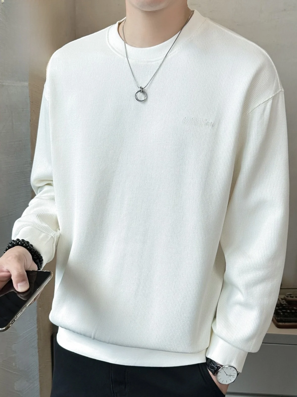 Мужская футболка с длинным рукавом, весенне-осенняя, новая, повседневная, свободного кроя, с круглым вырезом, молодежная, модная, из хлопка и полиэстера
Мужская футболка с длинным рукавом, весенне-осенняя, новая, повседневная, свободного кроя, с круглым вырезом, молодежная, модная, из хлопка и полиэстера