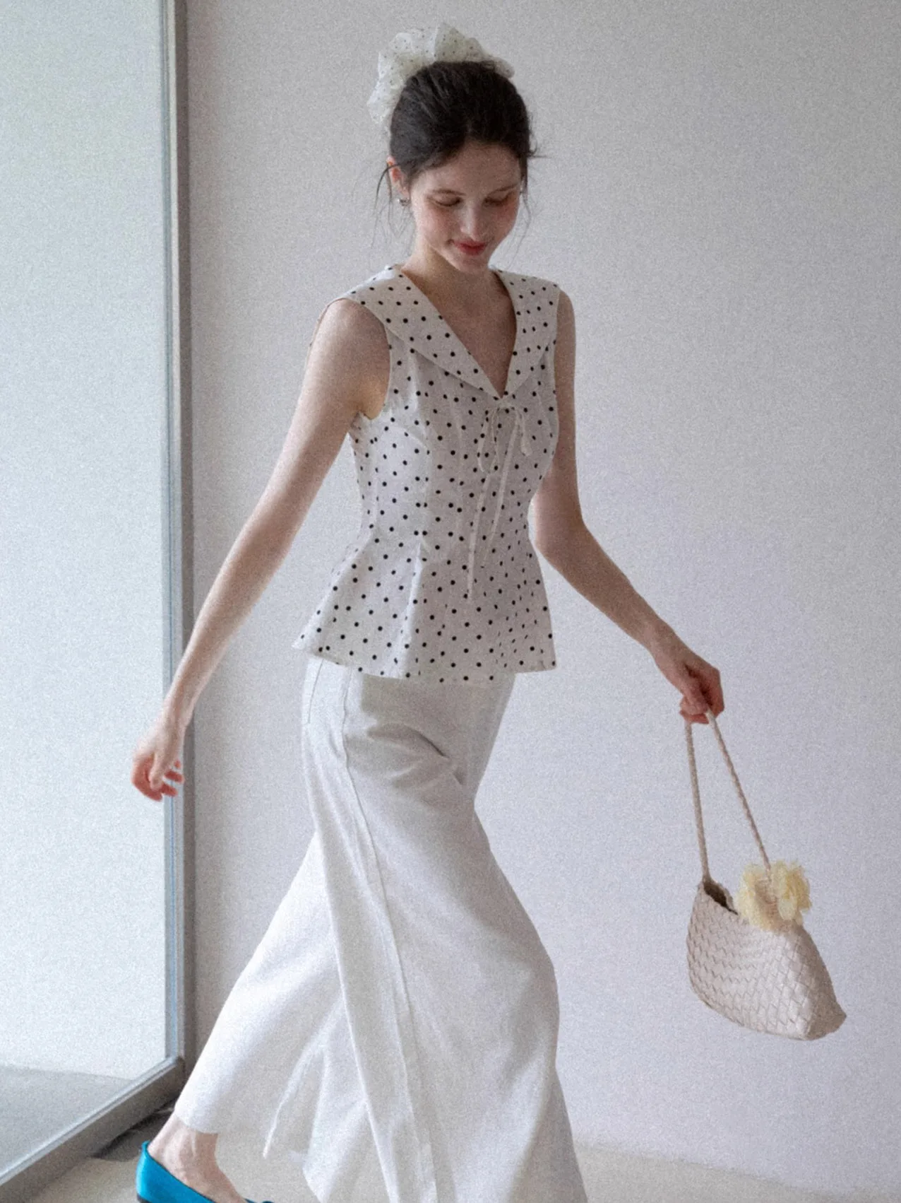 Жилет женский летний с воротником-стойкой в горошек, приталенный, новый, милый, стройнящий, верхняя одежда
Жилет женский летний с воротником-стойкой в горошек, приталенный, новый, милый, стройнящий, верхняя одежда