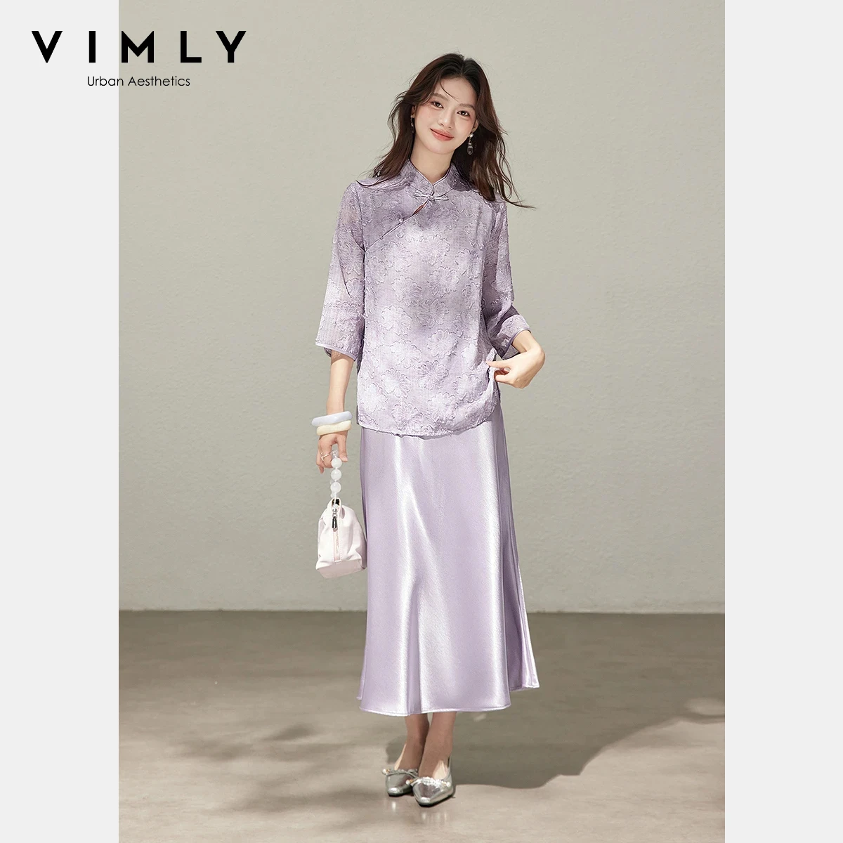 VIMLY Women‘s Vintage Style Suits 2026 Spring New Stand Collar Frog Button Jacquard Blouse Satin Midi Skirt 2 Piece Set A2816
VIMLY Women‘s Vintage Style Suits 2026 Spring New Stand Collar Frog Button Jacquard Blouse Satin Midi Skirt 2 Piece Set A2816