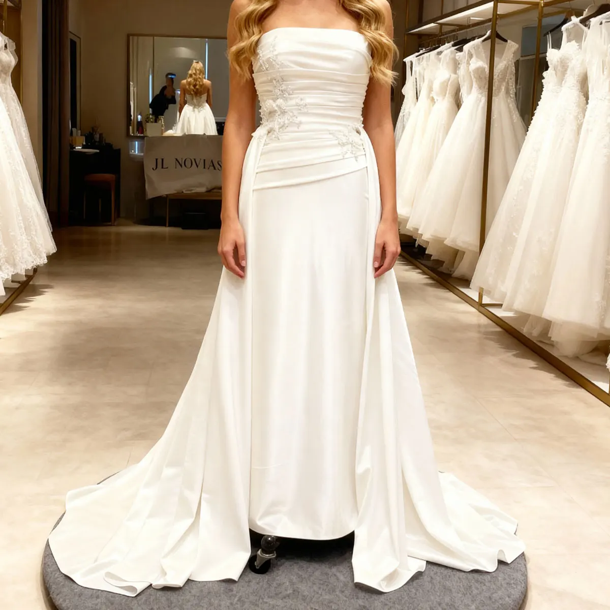 Romantic Mermaid Appliques Strapless Wedding Dresses With Train Sheath Long Bridal Party Gown For Bride Vestidos Novia
Romantic Mermaid Appliques Strapless Wedding Dresses With Train Sheath Long Bridal Party Gown For Bride Vestidos Novia