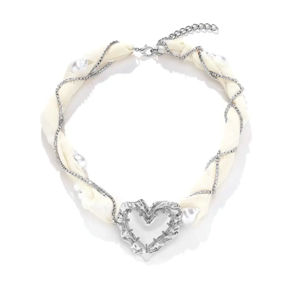 Y2K Vintage Pearl Necklace Fabric Chain Crystal Twined Heart Pendant Necklace Light Luxury Neck Jewelry Rhinestone Choker Party 
Y2K Vintage Pearl Necklace Fabric Chain Crystal Twined Heart Pendant Necklace Light Luxury Neck Jewelry Rhinestone Choker Party