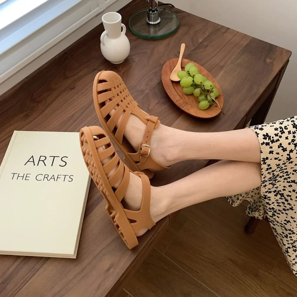 Retro PVC Summer Roman Sandals Non-slip Comfortable Roman Jelly Sandals Flat Soft Sole Round Toe Hollow Out Shoes Unisex
Retro PVC Summer Roman Sandals Non-slip Comfortable Roman Jelly Sandals Flat Soft Sole Round Toe Hollow Out Shoes Unisex