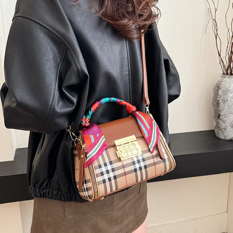 Высококачественная минималистичная сумка через плечо для женщин, роскошная кожаная сумка-мессенджер, винтажная модная однотонная сумка-тоут
Высококачественная минималистичная сумка через плечо для женщин, роскошная кожаная сумка-мессенджер, винтажная модная однотонная сумка-тоут