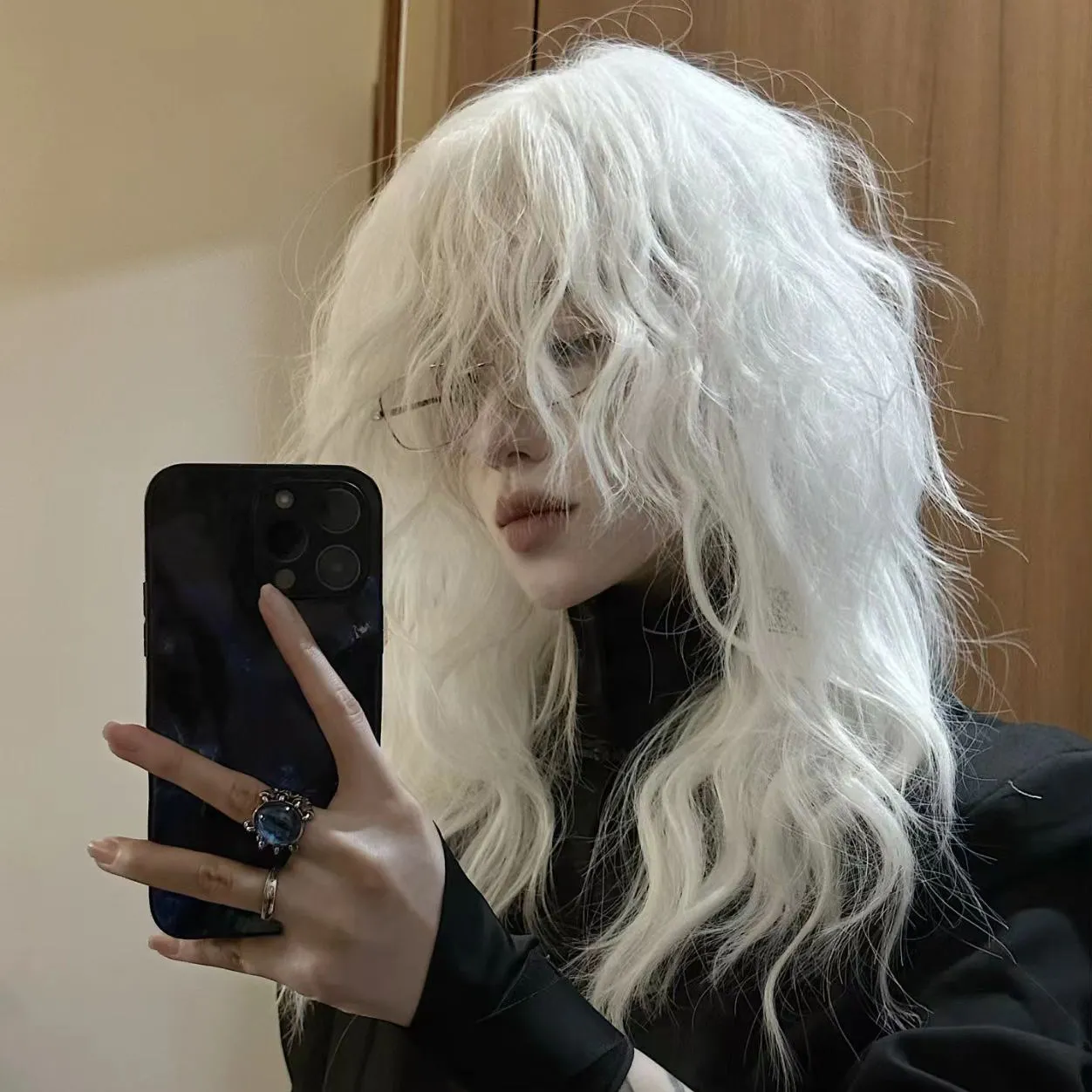 Halloween wig white wool roll full hood medium long hair European and American gothic roll bangs water ripple wool roll
Halloween wig white wool roll full hood medium long hair European and American gothic roll bangs water ripple wool roll