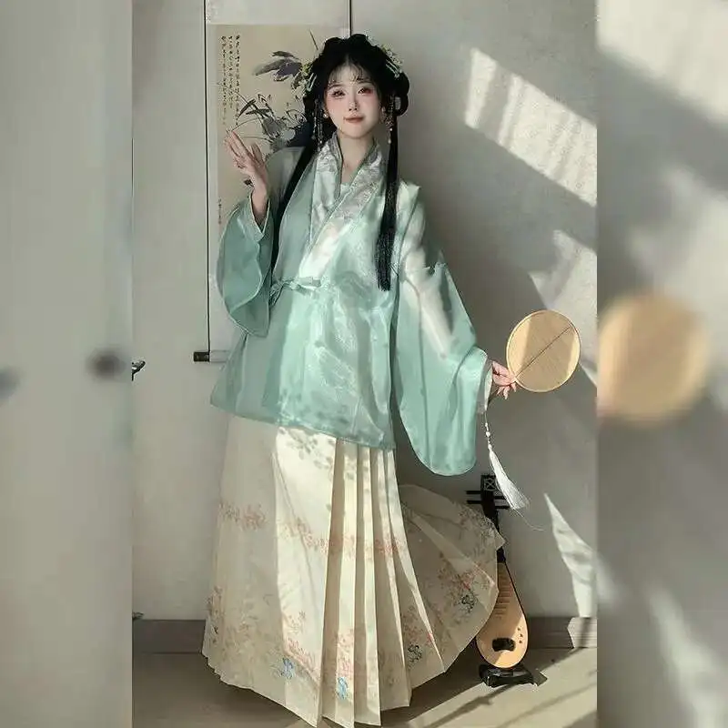 Moyu Ge Hanfu женская юбка Su Chun Yue Ming System с перекрестным воротником Ma Mian, повседневный комплект Xia
Moyu Ge Hanfu женская юбка Su Chun Yue Ming System с перекрестным воротником Ma Mian, повседневный комплект Xia