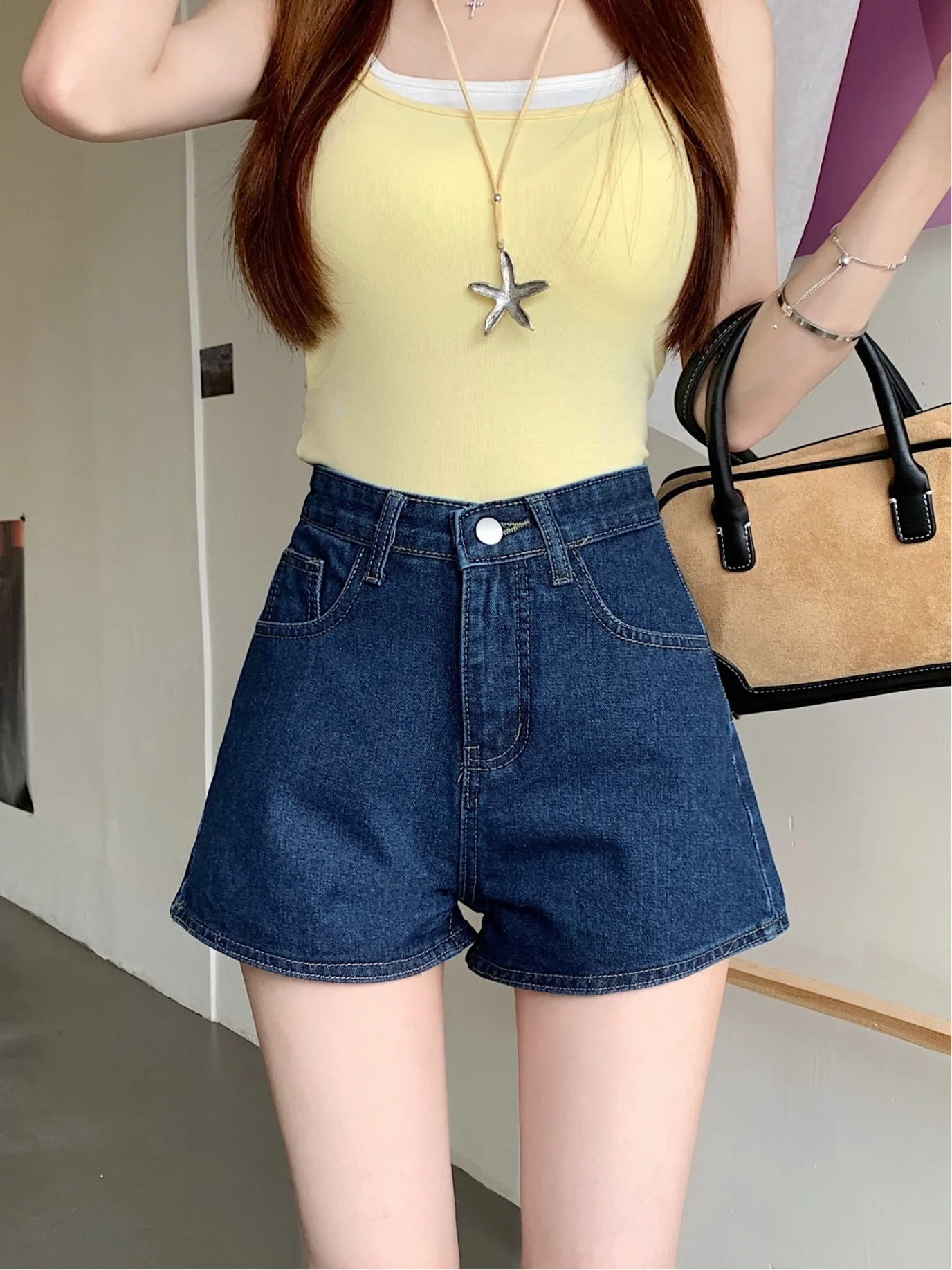 High Waist Slimming Denim Shorts Women's Sexy Short Pants Summer New Style Commute Blue Color Trendy And Hot
High Waist Slimming Denim Shorts Women's Sexy Short Pants Summer New Style Commute Blue Color Trendy And Hot