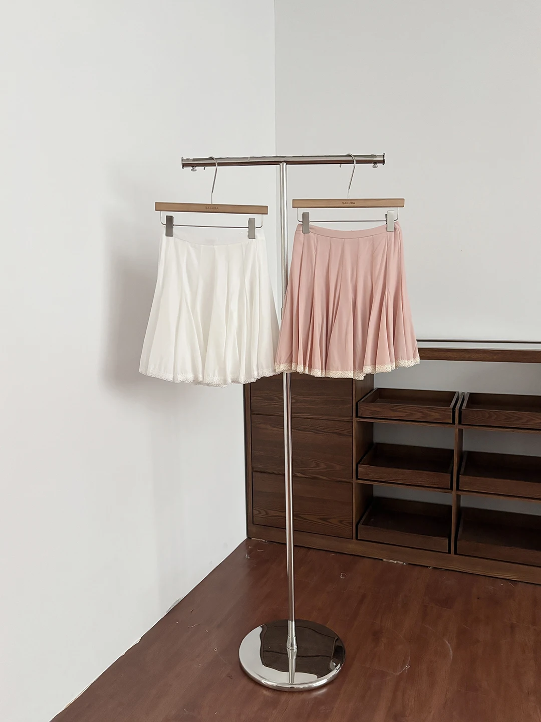 Sweet Pink Pleated Skirt Women's Summer 2026 New Korean Style High Waist A-Line Fish Tail Half Body Skirt
Sweet Pink Pleated Skirt Women's Summer 2026 New Korean Style High Waist A-Line Fish Tail Half Body Skirt