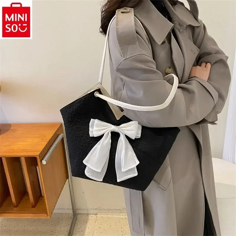 Сумка-тоут MINISO Женская универсальная, модный саквояж на плечо с Бантом принцессы от Disney Escape, вместительная простая милая, для поездок
Сумка-тоут MINISO Женская универсальная, модный саквояж на плечо с Бантом принцессы от Disney Escape, вместительная простая милая, для поездок