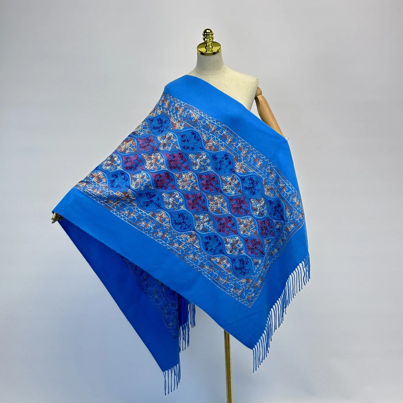 Versatile Spring and Autumn Imitation Cashmere Shawl New Thick Solid Color Autumn and Winter Embroidered Ethnic Style Scarf
Versatile Spring and Autumn Imitation Cashmere Shawl New Thick Solid Color Autumn and Winter Embroidered Ethnic Style Scarf