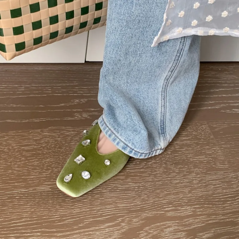French Shallow Single Shoes Women's Autumn New Versatile Pointed Suede Low Heel Retro Rhinestone Decorative Slip-on Fashion
French Shallow Single Shoes Women's Autumn New Versatile Pointed Suede Low Heel Retro Rhinestone Decorative Slip-on Fashion