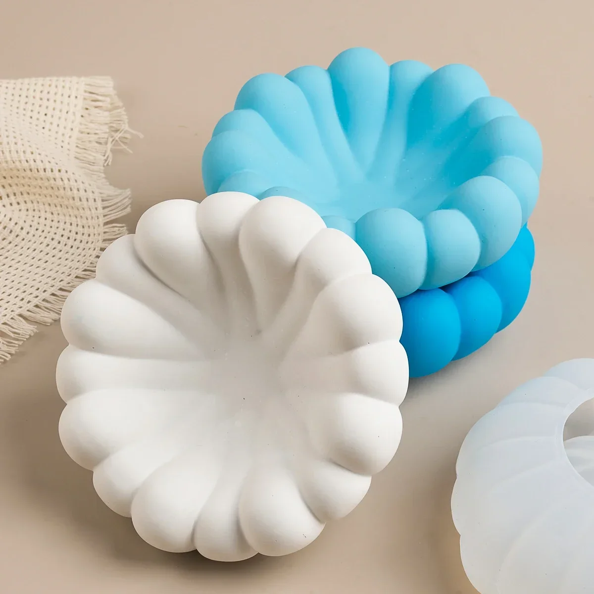 Petal Bubble Bowl Silicone Mold Cute Irregular Cloud Shape Trinkets Storage Tray Flowerpot Cement Concrete Mold Home Craft Decor
Petal Bubble Bowl Silicone Mold Cute Irregular Cloud Shape Trinkets Storage Tray Flowerpot Cement Concrete Mold Home Craft Decor