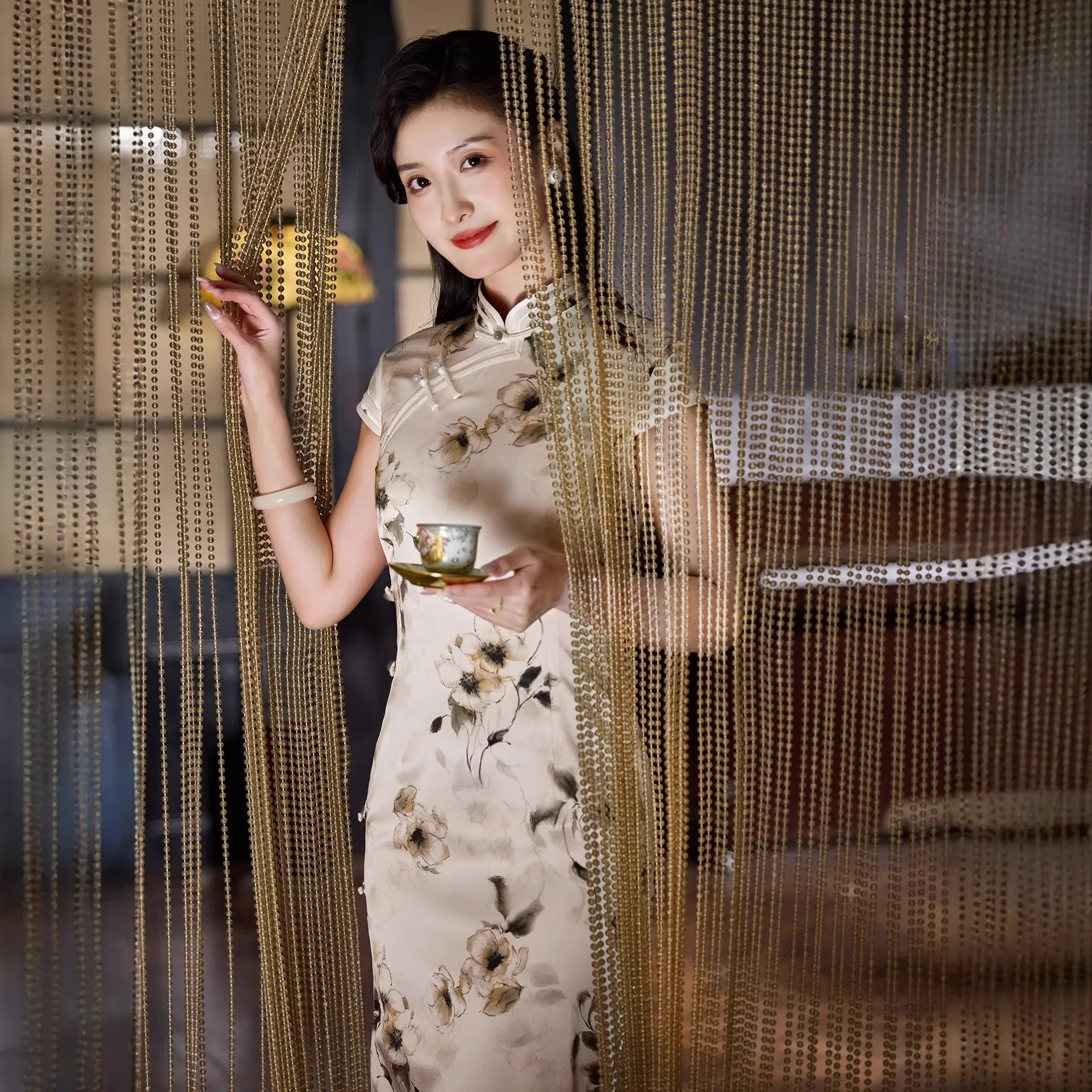 Silk Chinese Floral Traditional Vintage Modern Cheongsam Qipao Women's Retro White Dress Temperament Daily Fit Short Sleeve
Silk Chinese Floral Traditional Vintage Modern Cheongsam Qipao Women's Retro White Dress Temperament Daily Fit Short Sleeve