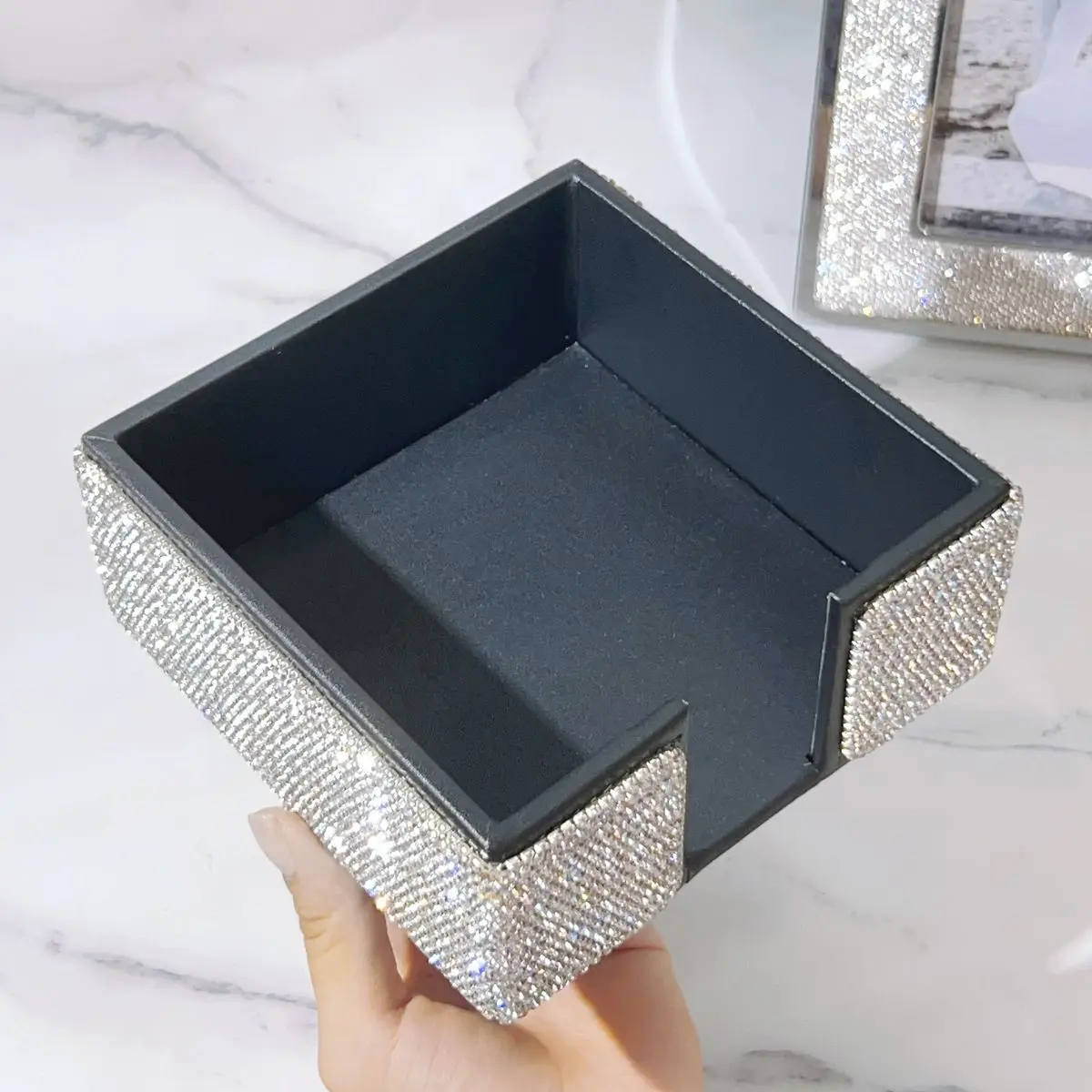 Bling Diamond Square Cocktail Napkin Holder Tissue Box Paper Serviette Dispenser Bar Caddy Dining Table Hotel Office Home Decor
Bling Diamond Square Cocktail Napkin Holder Tissue Box Paper Serviette Dispenser Bar Caddy Dining Table Hotel Office Home Decor
