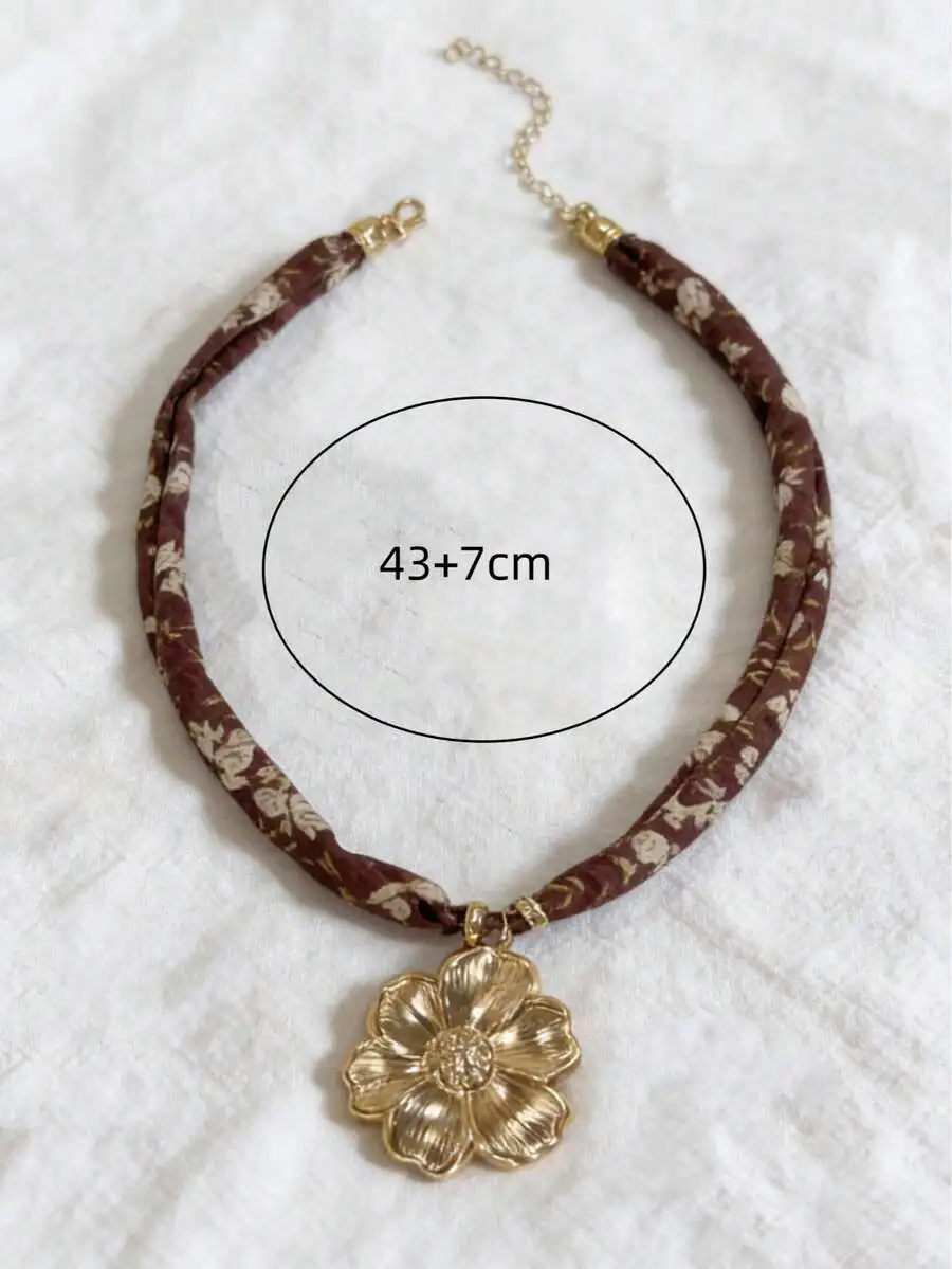 Floral Print Fabric Choker Necklace With Flower Pendant Daily Accessory For Women
Floral Print Fabric Choker Necklace With Flower Pendant Daily Accessory For Women