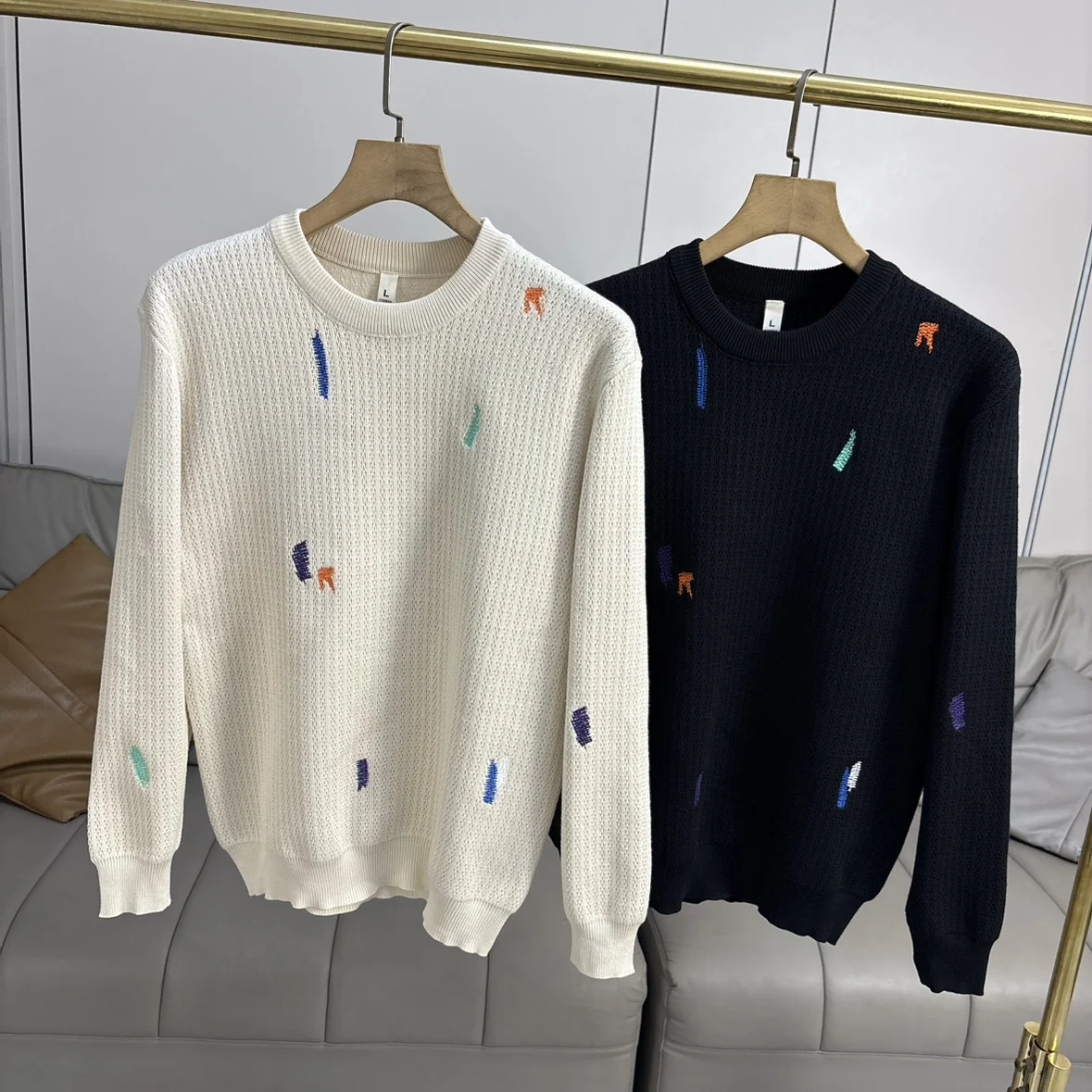 Высококачественный мужской свитер с вышивкой, повседневный трикотажный джемпер с длинным рукавом и круглым вырезом, модный городской стиль, удобный и дышащий.
Высококачественный мужской свитер с вышивкой, повседневный трикотажный джемпер с длинным рукавом и круглым вырезом, модный городской стиль, удобный и дышащий.