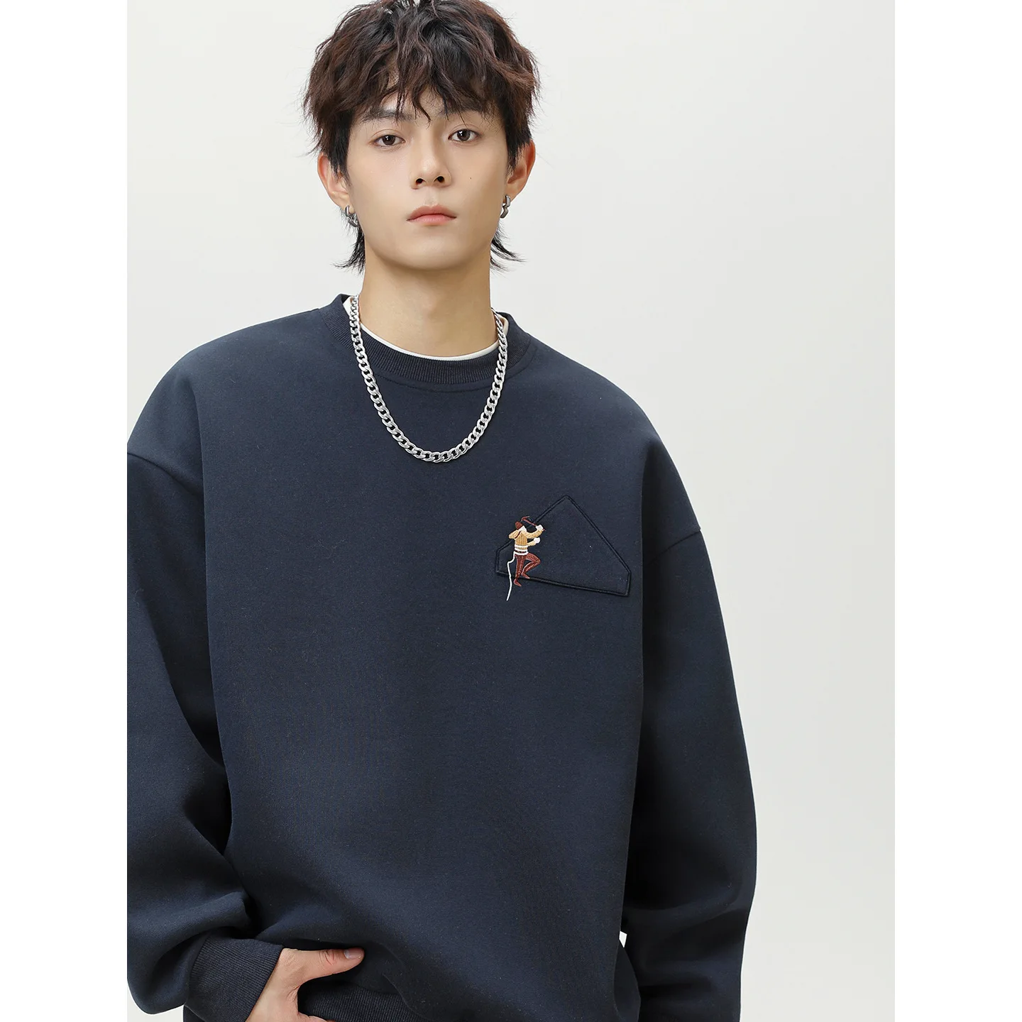 Crew Neck Sweatshirt Men Autumn New Fun Textured Embroidery Loose Fit Trendy Brand Sports Solid Color Jacket Fashion Casaul BUPX
Crew Neck Sweatshirt Men Autumn New Fun Textured Embroidery Loose Fit Trendy Brand Sports Solid Color Jacket Fashion Casaul BUPX