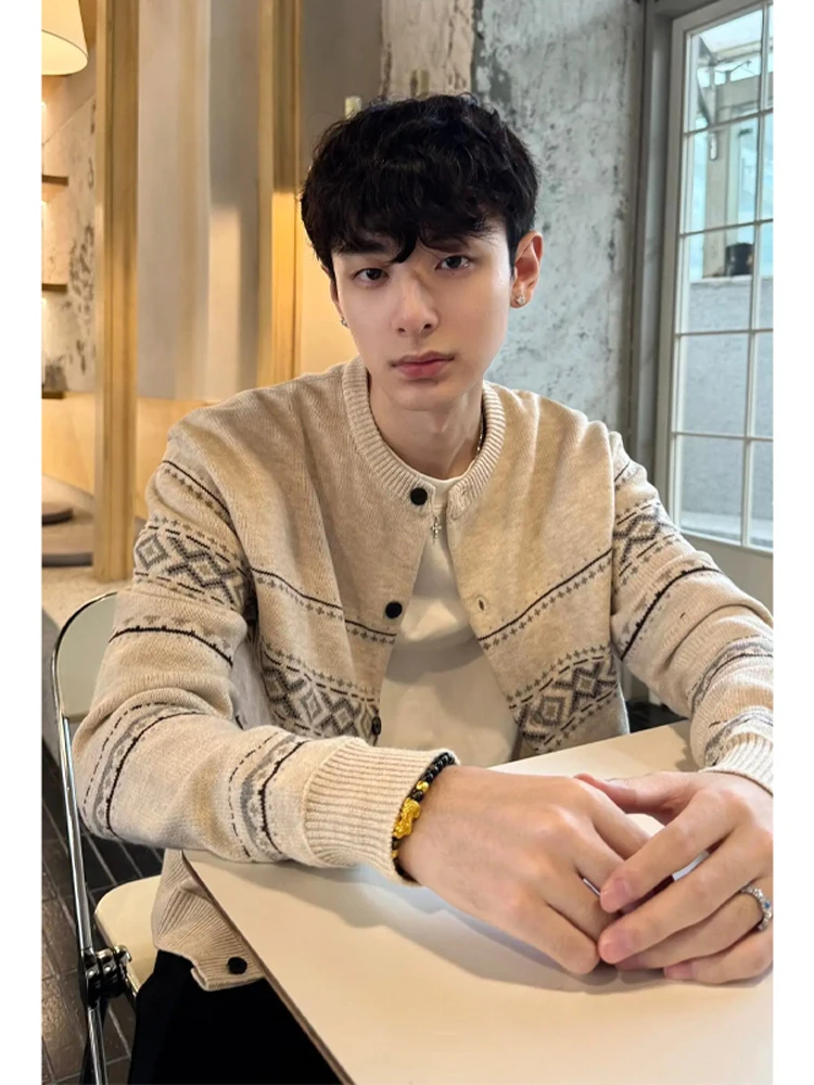 Мужской вязаный кардиган Fell Island, осенний американский ретро-текстурированный трикотаж, свободный крой, длинный повседневный свитер свера
Мужской вязаный кардиган Fell Island, осенний американский ретро-текстурированный трикотаж, свободный крой, длинный повседневный свитер свера