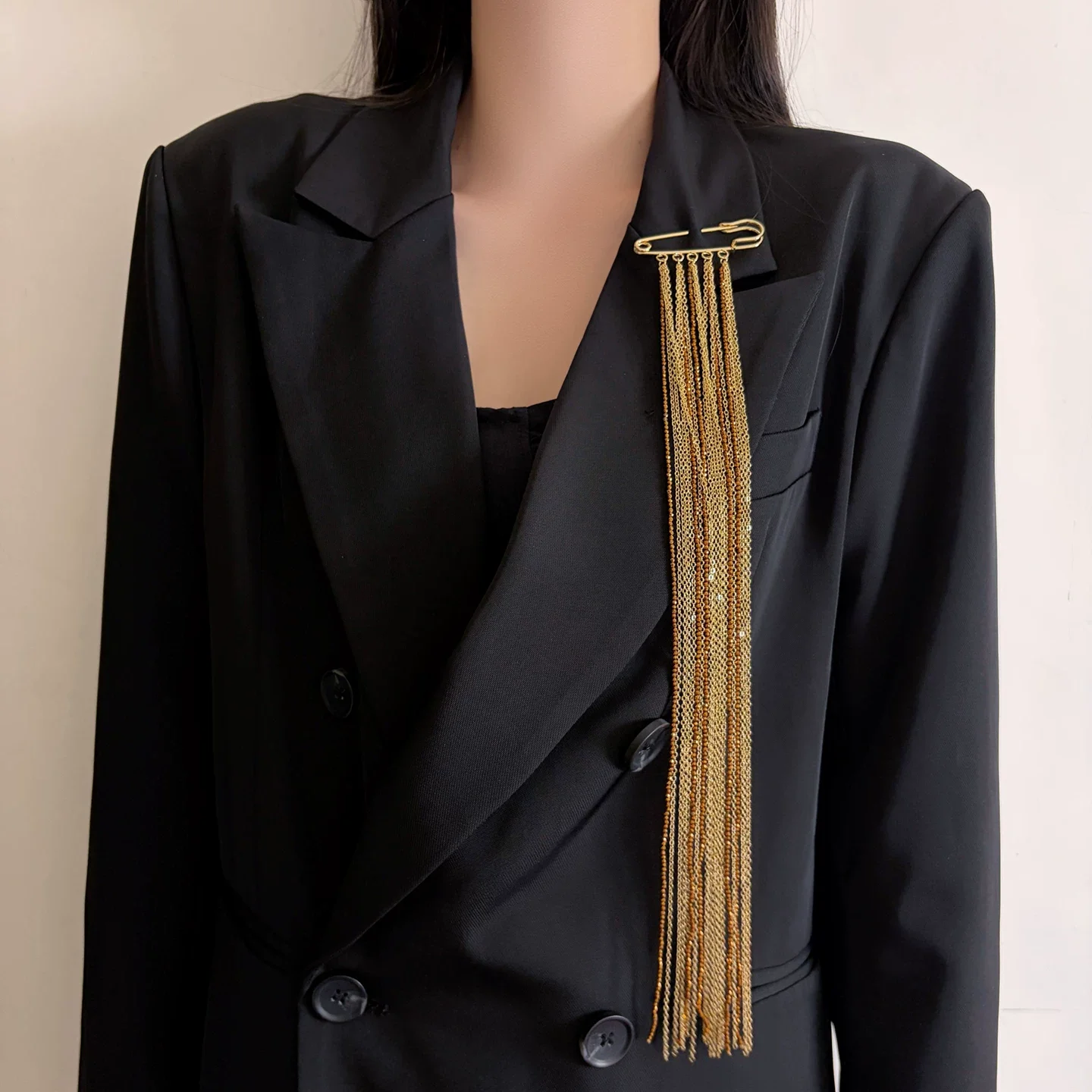 Exaggerated Long Tassel Chain Crystal Beads Brooch For Women Handmade Beaded Multi-layer Chain Fixed Needle Clothing Decoration
Exaggerated Long Tassel Chain Crystal Beads Brooch For Women Handmade Beaded Multi-layer Chain Fixed Needle Clothing Decoration