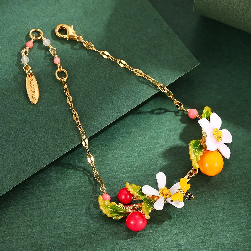 Autumn Winter Light Luxury Exquisite Fashion Enamel White Gardenia Flowers Tomatoes Persimmon Bee Bracelet Decoration for Women
Autumn Winter Light Luxury Exquisite Fashion Enamel White Gardenia Flowers Tomatoes Persimmon Bee Bracelet Decoration for Women