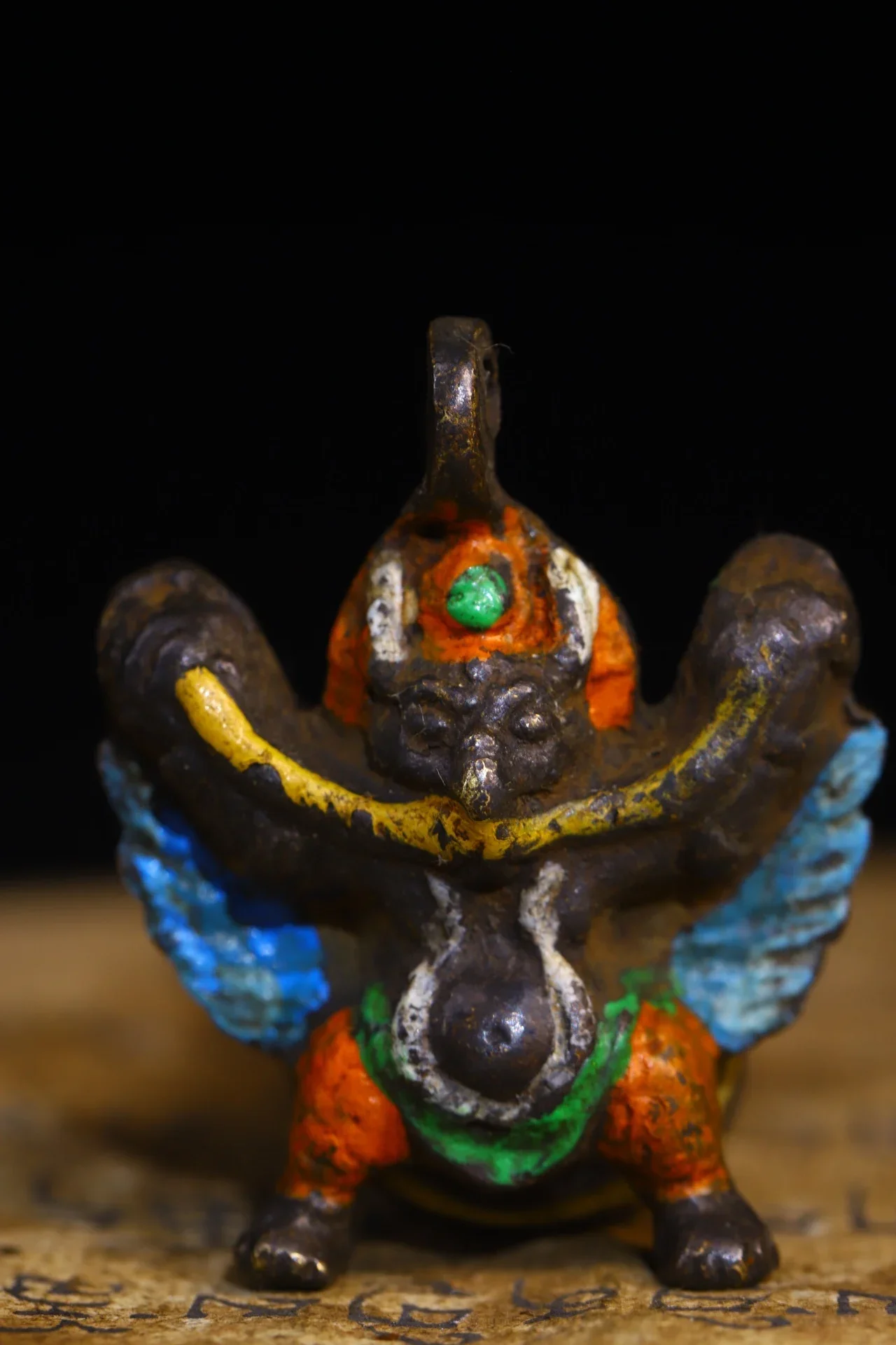 2"Tibetan Temple Collection Old Bronze Painted GARUDA supanna Garuda Dhwaja Pendant Amulet Dharma Worship Hall Town house
2"Tibetan Temple Collection Old Bronze Painted GARUDA supanna Garuda Dhwaja Pendant Amulet Dharma Worship Hall Town house