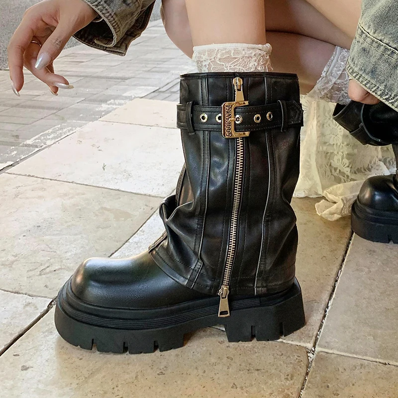 Thick Sole Western Short Boots Women Real Leather Metal Buckle Zipper Design Mid Calf Booties Autumn Punk Style Motorcycle Boots
Thick Sole Western Short Boots Women Real Leather Metal Buckle Zipper Design Mid Calf Booties Autumn Punk Style Motorcycle Boots