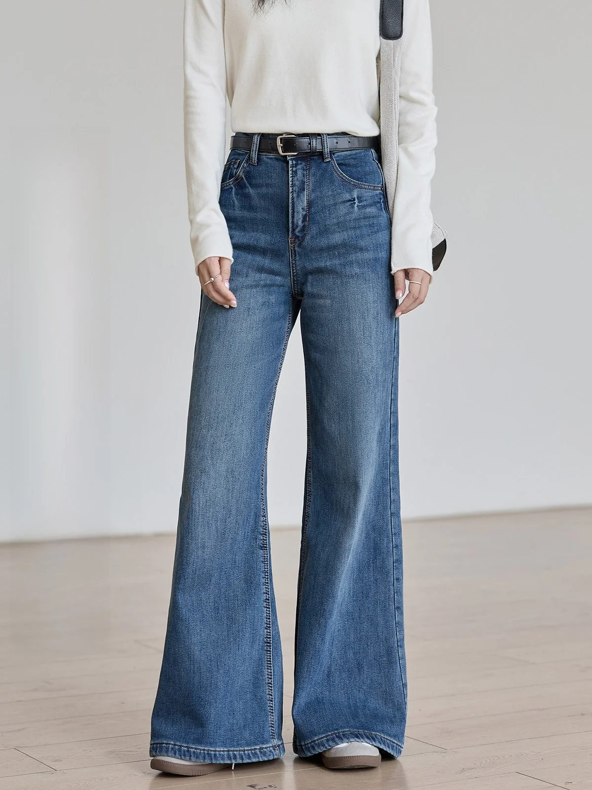 Синие женские джинсы с высокой талией на флисовой подкладке, универсальные облегающие брюки-клеш в стиле ретро, осенне-зимняя новинка Sle HUIXI Dstring
Синие женские джинсы с высокой талией на флисовой подкладке, универсальные облегающие брюки-клеш в стиле ретро, осенне-зимняя новинка Sle HUIXI Dstring