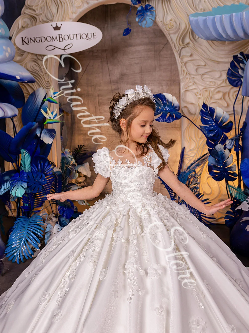 Elegant Flower Girl Dress For Wedding Satin Applique Sequins Shiny Kids Birthday Party First Communion Ball Gowns Customized
Elegant Flower Girl Dress For Wedding Satin Applique Sequins Shiny Kids Birthday Party First Communion Ball Gowns Customized