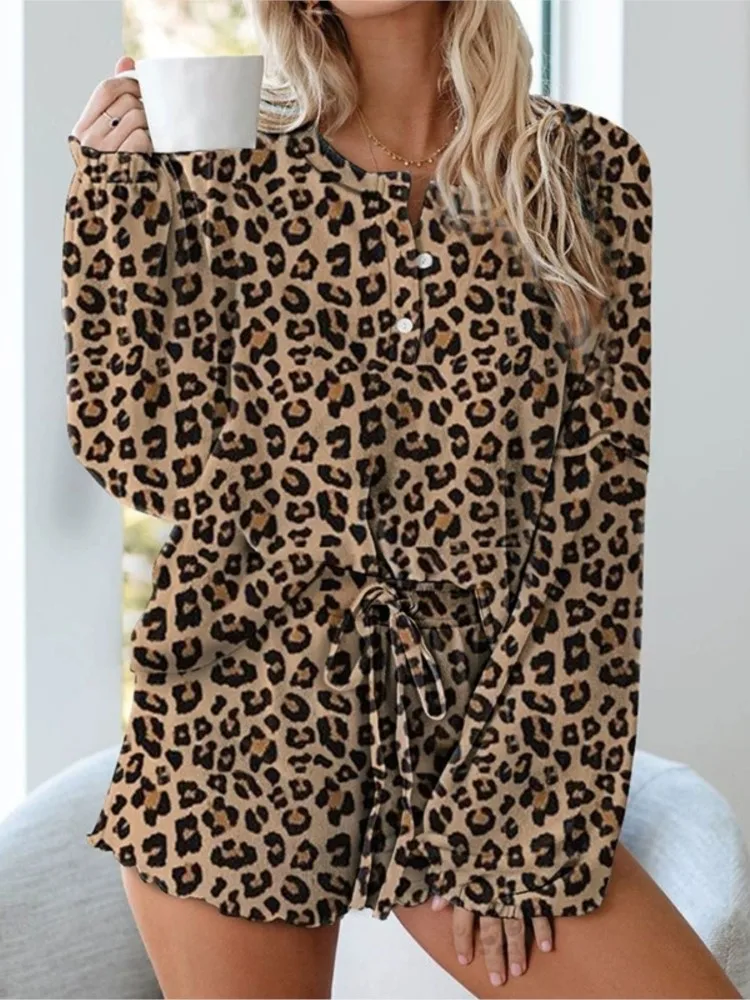 Spring Summer Women's Clothing New Fashion Tie Dye Printed Button Casual Long Sleeved Lace Up Shorts Set For Home Wear
Spring Summer Women's Clothing New Fashion Tie Dye Printed Button Casual Long Sleeved Lace Up Shorts Set For Home Wear