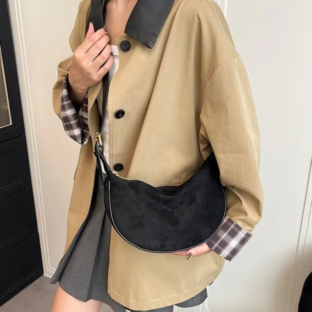 Zipper Closure Dumpling Underarm Bag Large Capacity Wide Leather Strap Crossbody Bag Color Block Adjustable Strap
Zipper Closure Dumpling Underarm Bag Large Capacity Wide Leather Strap Crossbody Bag Color Block Adjustable Strap