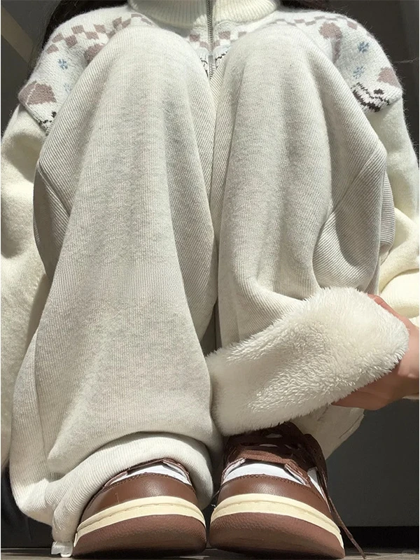 Модные утепленные спортивные брюки из овечьего вельвета для женщин, зимние хлопковые брюки, повседневные уличные брюки с флисовой подкладкой, утепленные спортивные штаны
Модные утепленные спортивные брюки из овечьего вельвета для женщин, зимние хлопковые брюки, повседневные уличные брюки с флисовой подкладкой, утепленные спортивные штаны