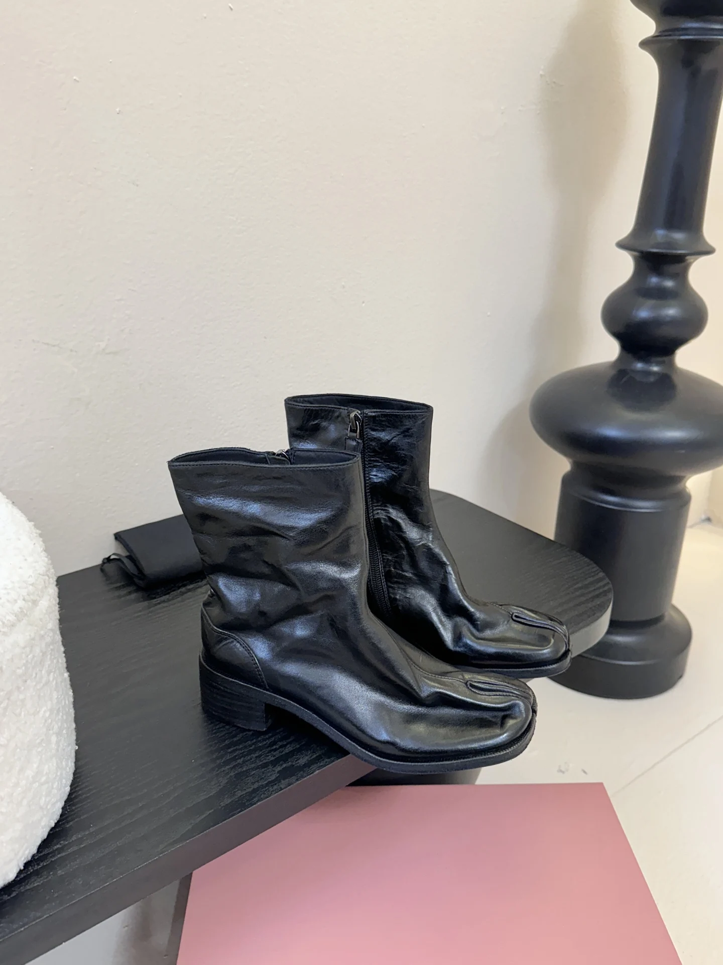 Women Handmade Tabi Split-toe Ankle Boots Heel Japanese Style
Women Handmade Tabi Split-toe Ankle Boots Heel Japanese Style