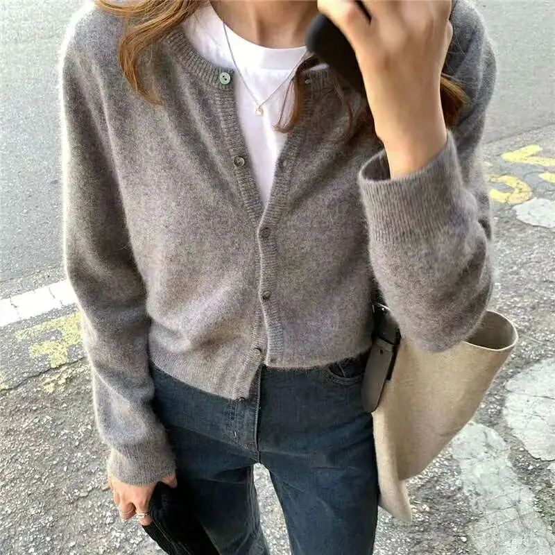 Women's Camere Sweater Cardigan Single Breasted Long Sle Spring 2025 Ladies Premium Knitwear Other Material 00%
Women's Camere Sweater Cardigan Single Breasted Long Sle Spring 2025 Ladies Premium Knitwear Other Material 00%