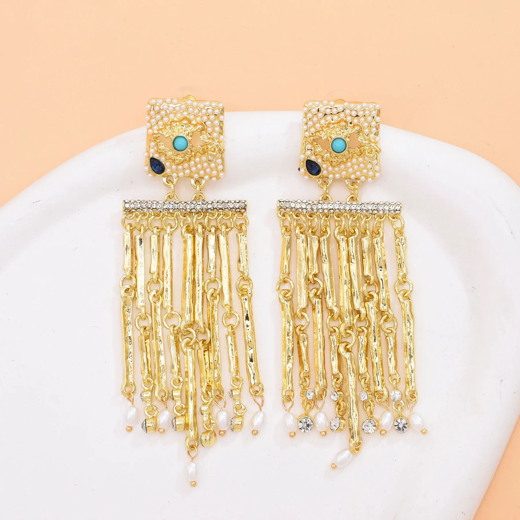 Exaggerated Blue Turquoise Devil's Eyes Pearl Tassel Earrings For Women Personality Trendy Gold Plated Female Luxury Jewelry
Exaggerated Blue Turquoise Devil's Eyes Pearl Tassel Earrings For Women Personality Trendy Gold Plated Female Luxury Jewelry