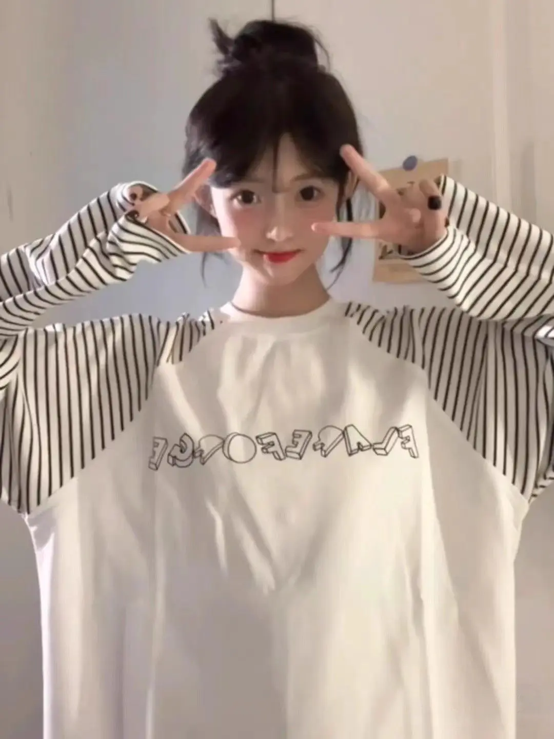 Женская футболка с принтом морской звезды 2025 — летний топ в прозрачную полоску с длинными рукавами, тонкая солнцезащитная блузка Y2K Lazy Style, Cute Studen
Женская футболка с принтом морской звезды 2025 — летний топ в прозрачную полоску с длинными рукавами, тонкая солнцезащитная блузка Y2K Lazy Style, Cute Studen