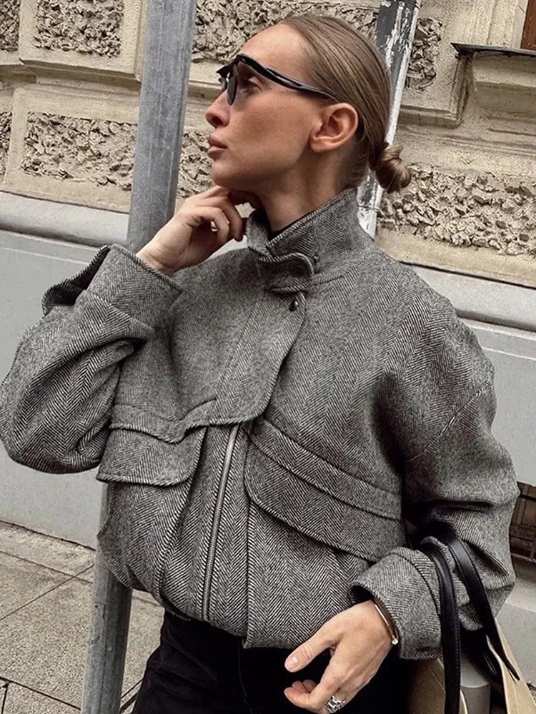 Женское повседневное льняное пальто с длинными рукавами и воротником-стойкой на молнии и карманами, верхняя одежда, новинка 2023 года, осенние модные женские пальто для поездок на работу
Женское повседневное льняное пальто с длинными рукавами и воротником-стойкой на молнии и карманами, верхняя одежда, новинка 2023 года, осенние модные женские пальто для поездок на работу