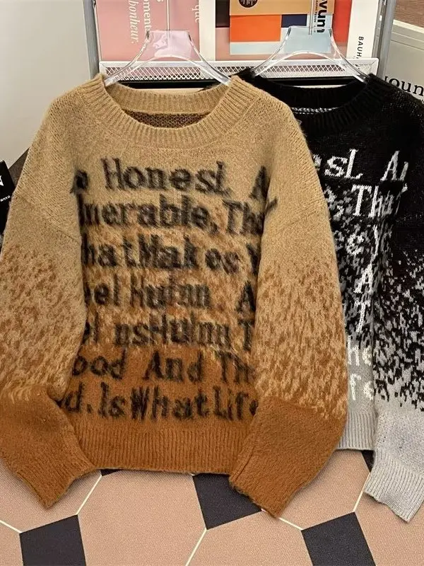 Американский ретро-свитер с градиентным принтом для мужчин и женщин, осенне-зимняя новинка, свободный вязаный повседневный верх в стиле оверсайз для пар
Американский ретро-свитер с градиентным принтом для мужчин и женщин, осенне-зимняя новинка, свободный вязаный повседневный верх в стиле оверсайз для пар