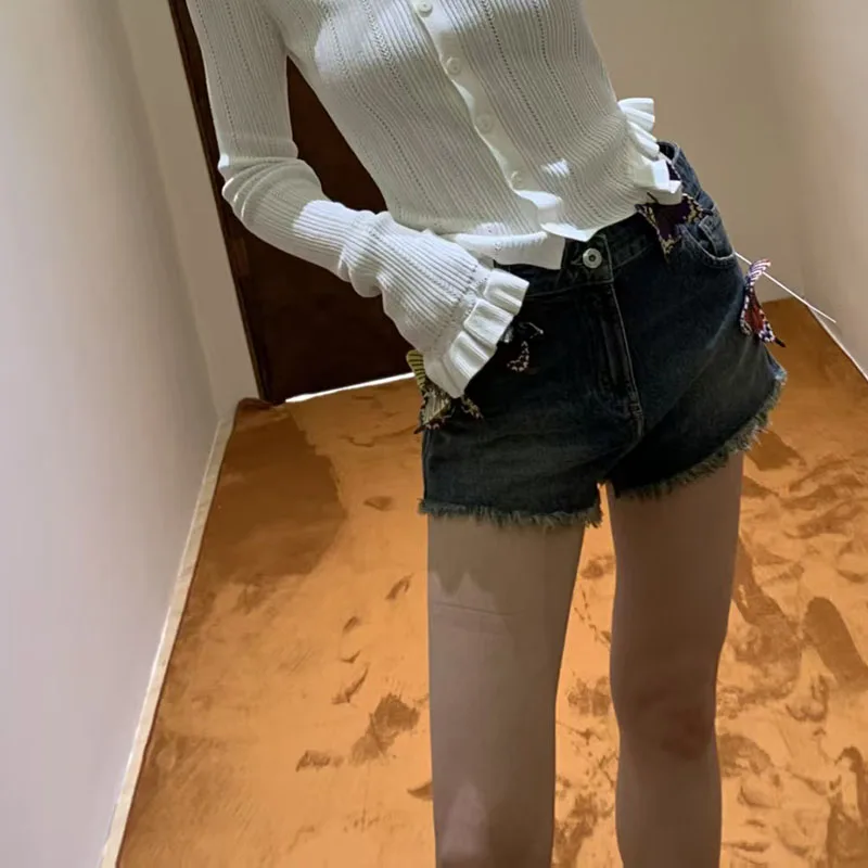 Butterfly embroidered denim shorts - high-waisted fringed distressed washed slim-fit figure-hugging slimming pants
Butterfly embroidered denim shorts - high-waisted fringed distressed washed slim-fit figure-hugging slimming pants