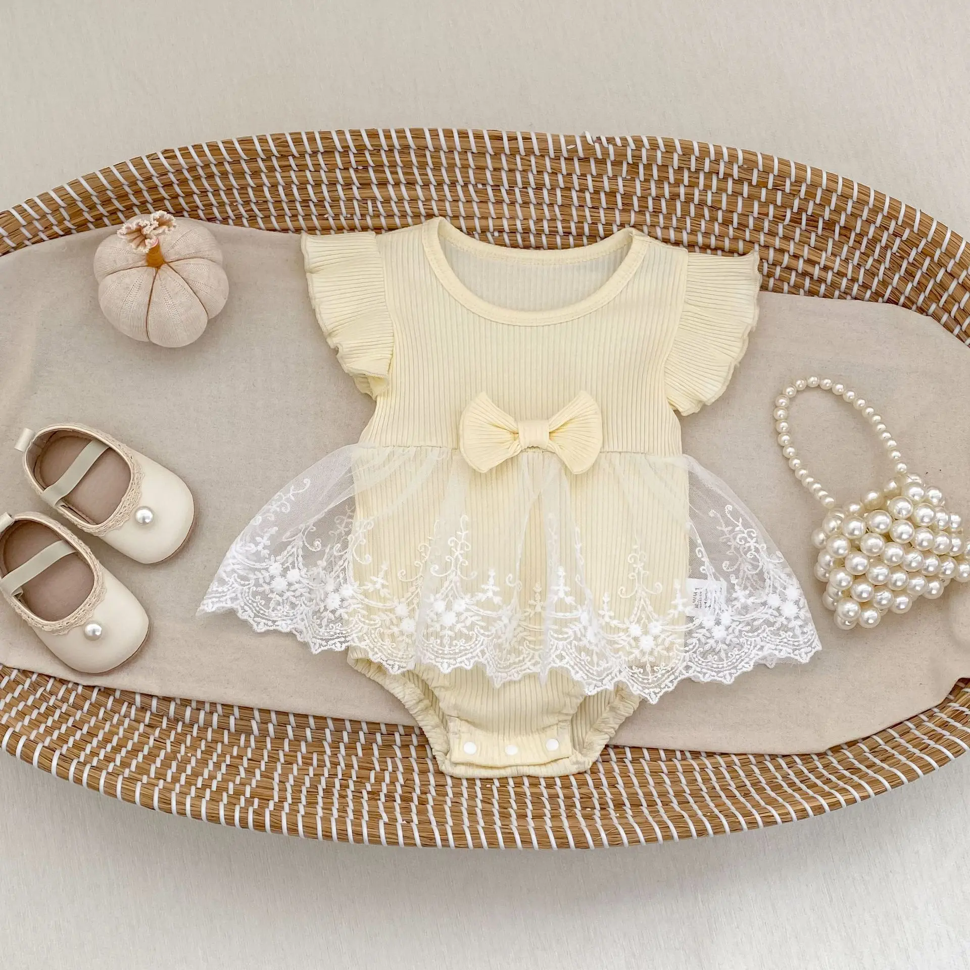 2026 Summer Baby Girl Lace Tulle Romper Dress Ruffle Sleeve Bowknot Newborn Princess Outfit Infant Casual Birthday Party Clothes
2026 Summer Baby Girl Lace Tulle Romper Dress Ruffle Sleeve Bowknot Newborn Princess Outfit Infant Casual Birthday Party Clothes