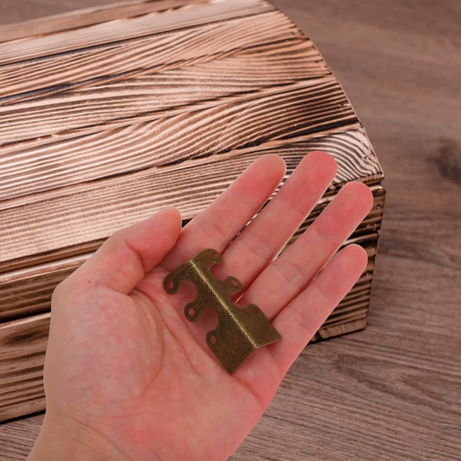 1Set Corner Protectors Vintage Edge Guard for Jewelry Case Box Decorative Metal Brackets Furniture Protection
1Set Corner Protectors Vintage Edge Guard for Jewelry Case Box Decorative Metal Brackets Furniture Protection