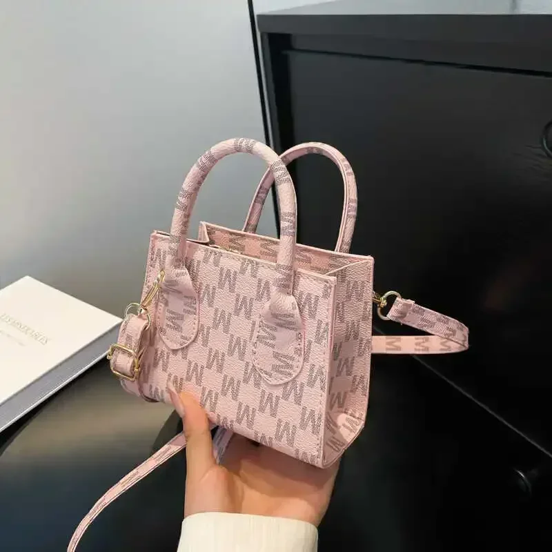 2025 Women's New Versatile High-Quality Small Square Bag - Convertible Shoulder/Crossbody Daily Essentials for Ladies
2025 Women's New Versatile High-Quality Small Square Bag - Convertible Shoulder/Crossbody Daily Essentials for Ladies