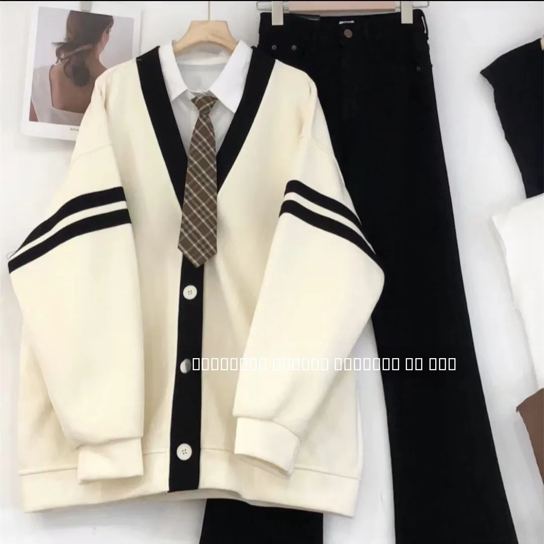 Новый модный женский кардиган свободного кроя с вышивкой и V-образным вырезом, весна-осень, в студенческом стиле, с двумя полосками, для повседневной носки
Новый модный женский кардиган свободного кроя с вышивкой и V-образным вырезом, весна-осень, в студенческом стиле, с двумя полосками, для повседневной носки