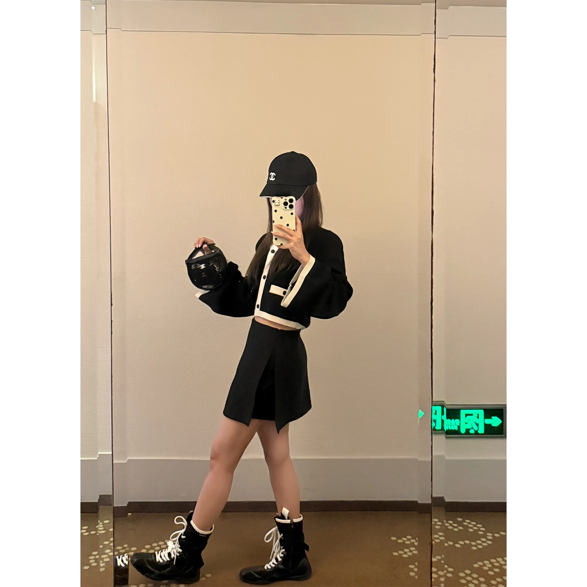 Классический винтажный вязаный свитер контрастных цветов с V-образным вырезом и рукавами-колоколами, модный женский топ с длинными рукавами
Классический винтажный вязаный свитер контрастных цветов с V-образным вырезом и рукавами-колоколами, модный женский топ с длинными рукавами