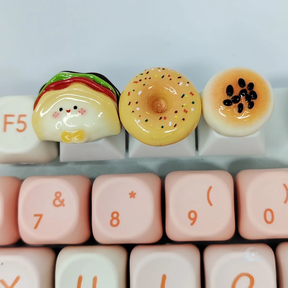 Cartoon Hamburger Keycaps Cute Food Doughnut Game Keycap Cross Axis Mechanical Keyboard Key Caps Decoration Accessories
Cartoon Hamburger Keycaps Cute Food Doughnut Game Keycap Cross Axis Mechanical Keyboard Key Caps Decoration Accessories
