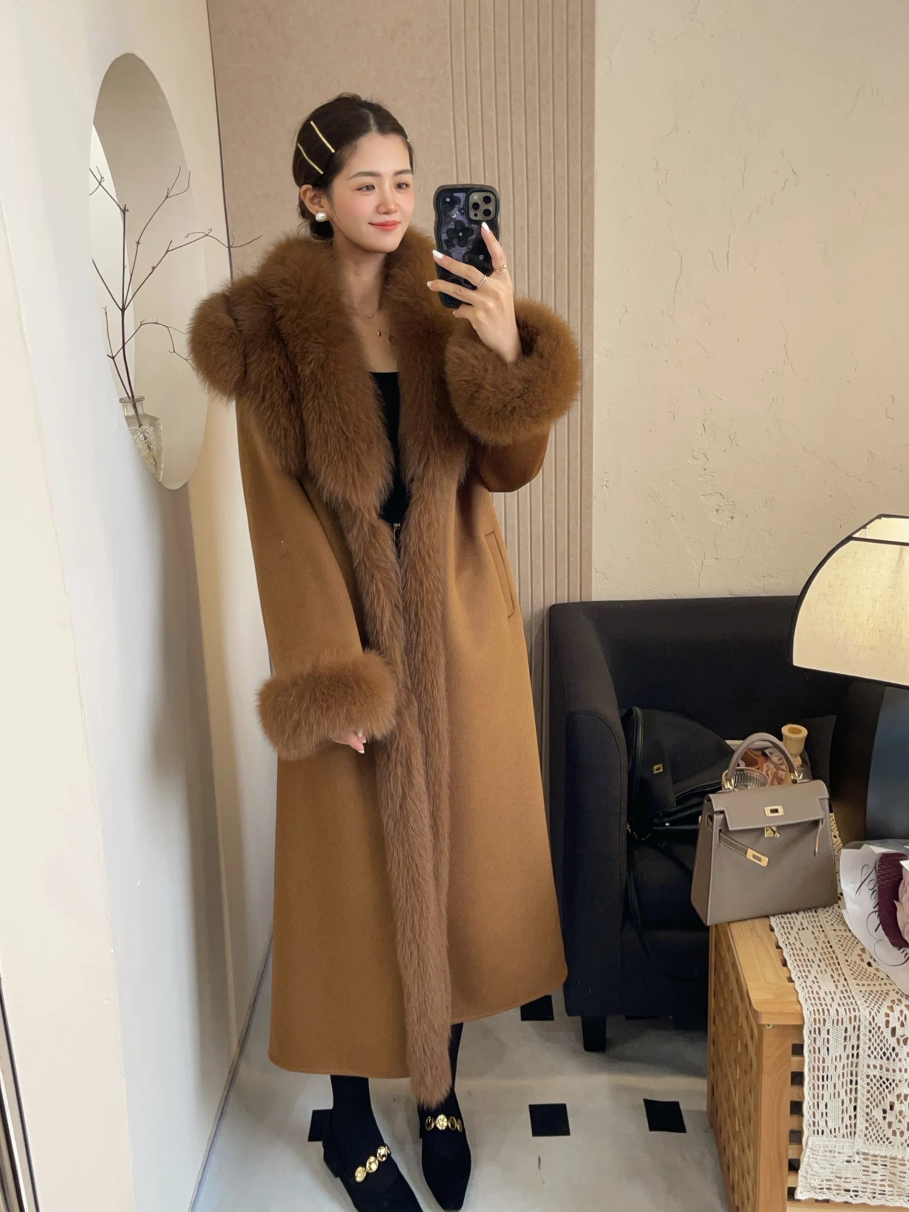 Ning High-End Name Lady Sle 2025 New Wool Double-Faced Camere Coat Fur Collar Korean Version Long Outerwear
Ning High-End Name Lady Sle 2025 New Wool Double-Faced Camere Coat Fur Collar Korean Version Long Outerwear
