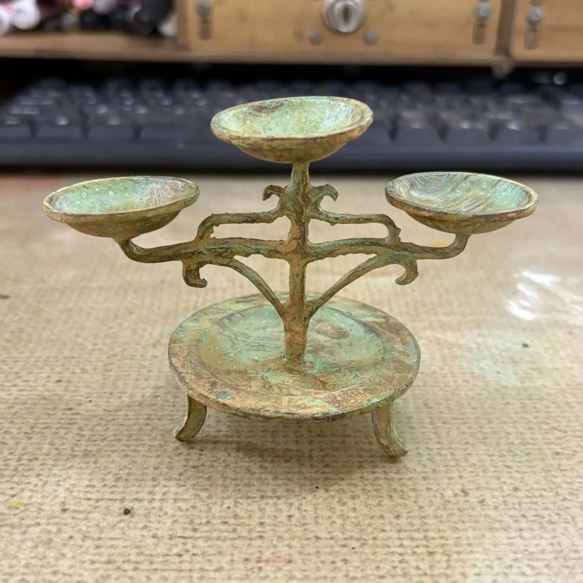 Antique bronze, Warring States period scales, candlesticks, wax table ornaments, modern handicrafts
Antique bronze, Warring States period scales, candlesticks, wax table ornaments, modern handicrafts