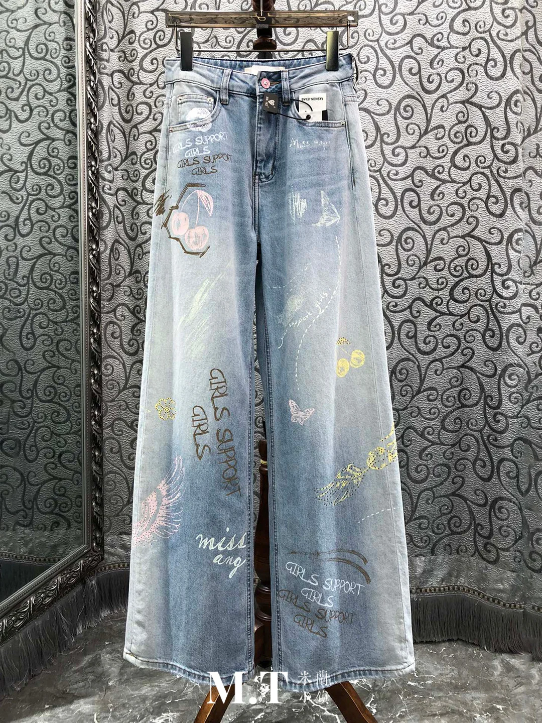 Milan Small Town High Waist Hand-Painted Graffiti Letter Straight Leg Jeans Women's Vintage Style Embroidered Knot
Milan Small Town High Waist Hand-Painted Graffiti Letter Straight Leg Jeans Women's Vintage Style Embroidered Knot